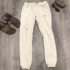 Light wash jeans with ankle cuff